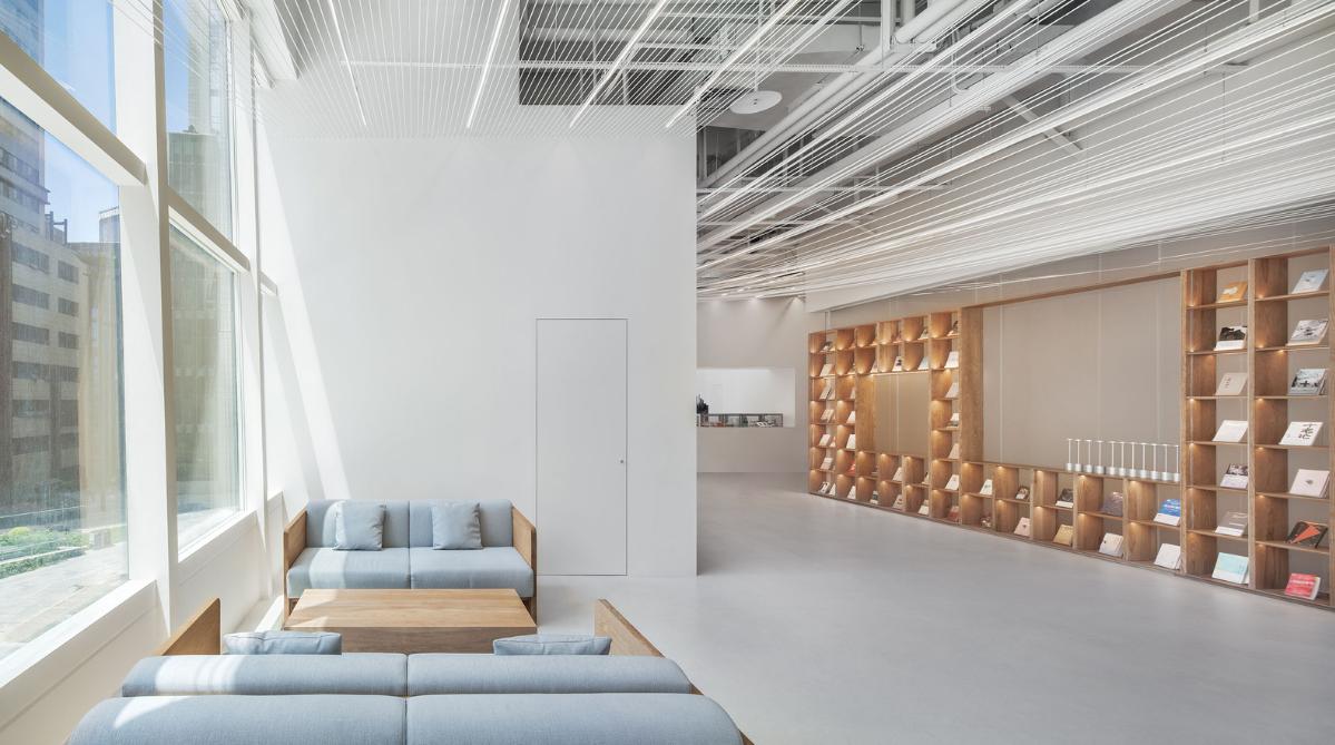 31_The_lines_blurs_the_definition_of_traditional_space_division_%C2%A9_Yu_Bai.jpg 31_The_lines_blurs_the_definition_of_traditional_space_division_%C2%A9_Yu_Bai.jpg