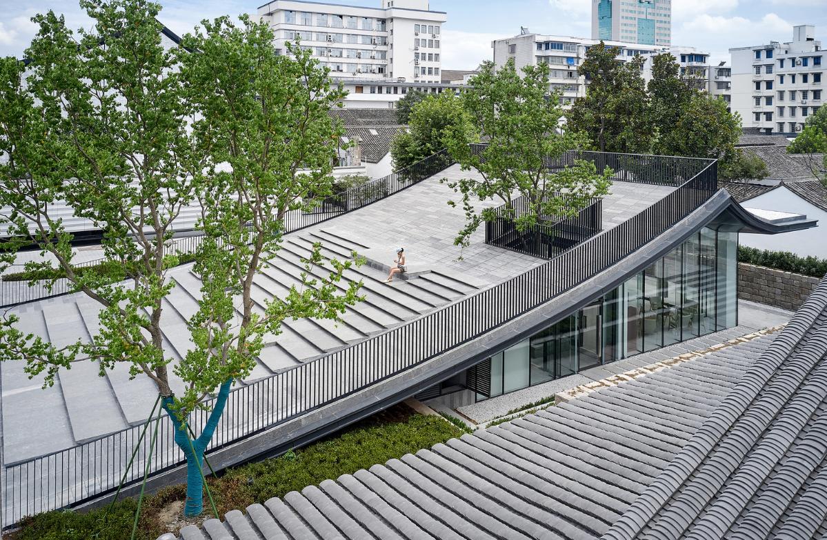 %E5%9B%BE16%EF%BC%9A%E6%B8%B8%E5%AE%A2%E4%B8%AD%E5%BF%83%E8%BA%B2%E5%9C%A8%E4%BA%BA%E5%AD%97%E5%9D%A1%E5%9C%B0%E6%99%AF%E4%B9%8B%E4%B8%8B%C2%A9%E9%9B%B7%E5%9D%9B%E5%9D%9B.jpg %E5%9B%BE16%EF%BC%9A%E6%B8%B8%E5%AE%A2%E4%B8%AD%E5%BF%83%E8%BA%B2%E5%9C%A8%E4%BA%BA%E5%AD%97%E5%9D%A1%E5%9C%B0%E6%99%AF%E4%B9%8B%E4%B8%8B%C2%A9%E9%9B%B7%E5%9D%9B%E5%9D%9B.jpg