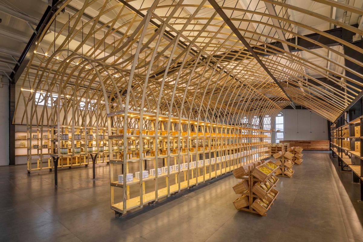 入口望向擺上貨品的主展架.jpg 入口望向擺上貨品的主展架.jpg