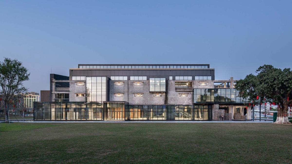 south_facade.jpg south_facade.jpg