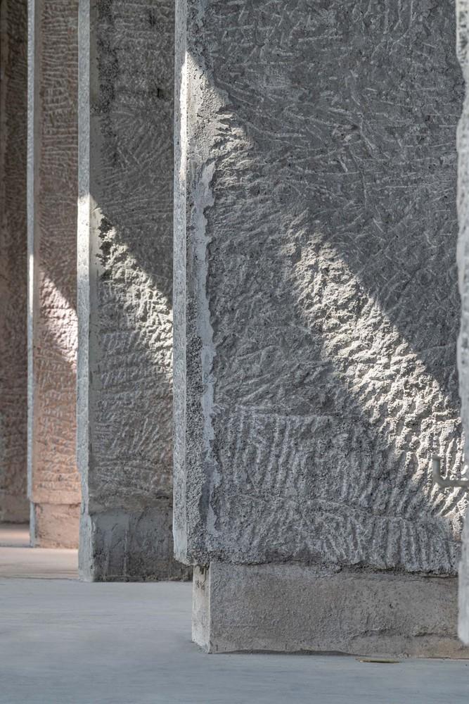 Chisel_treatment_of_concrete_beams_and_columns.jpg Chisel_treatment_of_concrete_beams_and_columns.jpg