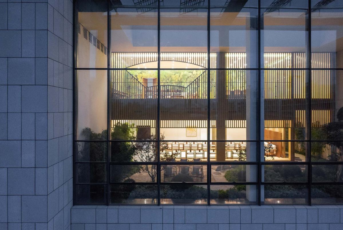 09_透過玻璃幕墻看小鎮社區接待廳(攝影:曾天培).jpg 09_透過玻璃幕墻看小鎮社區接待廳(攝影:曾天培).jpg